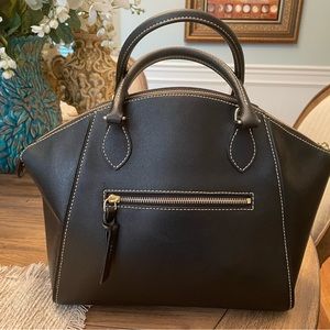 Like new Dooney & Burke black classic bag.
